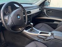 Gebraucht BMW 318 143 PS (105 kW) 2010 Schwarz Kombi