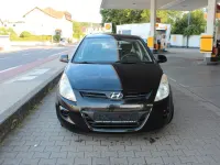 Gebraucht Hyundai i20 78 PS (57 kW) 2011 Schwarz Kleinwagen