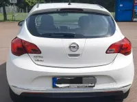 Gebraucht Opel Astra Selection 116 PS (85 kW) 2015 Weiß Limousine