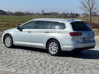 Gebraucht VW Passat 150 PS (110 kW) 2023 Gelb Kombi