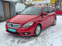 Gebraucht Mercedes B180 122 PS (89 kW) 2012 Rot Van / Kleinbus