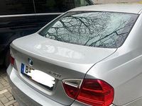 Gebraucht BMW 320 150 PS (110 kW) 2007 Grau Limousine