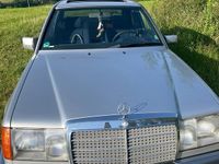Second-hand Mercedes E230 131 CP (96 kW) 1991 Argintiu Berlinǎ