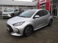 Gebraucht Toyota Yaris Hybrid Basis 116 PS (85 kW) 2022 Shimmering silver metallic Limousine