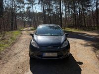 Gebraucht Ford Fiesta 97 PS (71 kW) 2010 Grau Kleinwagen