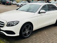 Gebraucht Mercedes E220 Avantgarde 194 PS (142 kW) 2017 Weiß Limousine