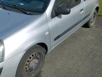 Gebraucht Renault Clio II 94 PS (69 kW) 2005 Silber Kleinwagen