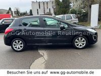 Gebraucht Peugeot 308 Active 120 PS (88 kW) 2012 Schwarz Limousine