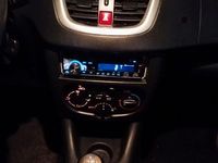 Gebraucht Peugeot 206+ 75 PS (55 kW) 2010 Weiß Kleinwagen