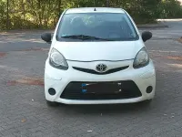 Gebraucht Toyota Aygo 68 PS (50 kW) 2014 Weiß Kleinwagen