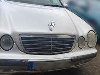 Gebraucht Mercedes E220 Classic 143 PS (105 kW) 2002 Silber Kombi