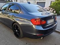 Gebraucht BMW 320 Sport Line 185 PS (136 kW) 2012 Schwarz Limousine