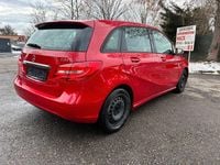 Gebraucht Mercedes B180 109 PS (80 kW) 2012 Rot Van / Kleinbus