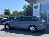 Gebraucht VW Passat 150 PS (110 kW) 2023 Grau Kombi