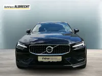Gebraucht Volvo V60 CC Plus 197 PS (144 kW) 2023 Black solid "stone" / solid Kombi