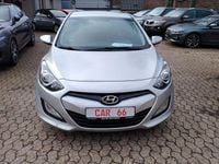 Gebraucht Hyundai i30 Edition 99 PS (72 kW) 2015 Silber Limousine