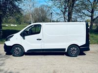 Gebraucht Renault Trafic 90 PS (66 kW) 2015 Weiß Van / Kleinbus