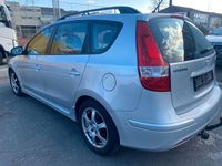 Gebraucht Hyundai i30 128 PS (94 kW) 2012 Silber Kombi