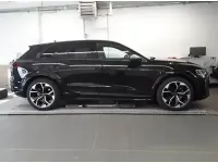 Gebraucht Audi SQ8 e-tron Ambiente 369 kW (503 PS) 2024 Mythosschwarz metallic SUV