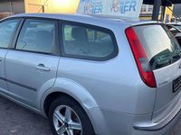 Gebraucht Ford Focus Fun X 125 PS (91 kW) 2007 Polarsilber metallic (metallic) Kombi