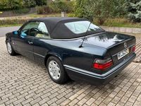 Second-hand Mercedes E320 220 CP (161 kW) 1996 Albastru Cabrio