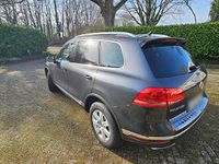 Gebraucht VW Touareg 262 PS (192 kW) 2015 Grau SUV