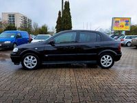 Używany Opel Astra Njoy 103 KM (75 kW) 2004 Czarny Sedan/Limuzyna