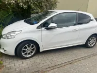 Gebraucht Peugeot 208 Style 92 PS (67 kW) 2013 Weiß Kleinwagen