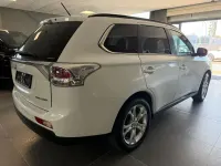 Gebraucht Mitsubishi Outlander Intense 150 PS (110 kW) 2014 Weiß SUV