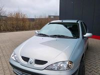 Gebraucht Renault Mégane 106 PS (77 kW) 2000 Silber Limousine