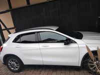 Gebraucht Mercedes GLA220 AMG line 185 PS (136 kW) 2018 Weiß SUV