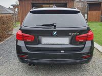 Gebraucht BMW 330 Sport Line 258 PS (189 kW) 2015 Schwarz Kombi