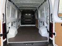 Gebraucht Renault Master 150 PS (110 kW) 2024 Weiß Van / Kleinbus