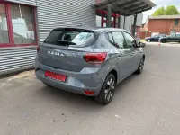 Używany Dacia Sandero Expression 91 KM (66 kW) 2025 Szary Sedan/Limuzyna