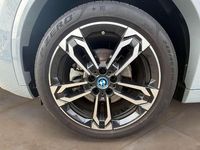 Gebraucht BMW iX2 M Sport 230 kW (313 PS) 2024 M brooklyn grau metallic SUV