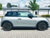 Gebraucht Mini Cooper Favoured 156 PS (114 kW) 2024 Silber Kleinwagen