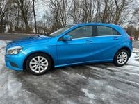 Gebraucht Mercedes A180 Edition 123 PS (90 kW) 2013 Blau Kleinwagen