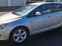 Gebraucht Opel Astra Edition 140 PS (102 kW) 2012 Silber Limousine