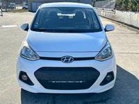 Gebraucht Hyundai i10 67 PS (49 kW) 2015 Weiß Kleinwagen