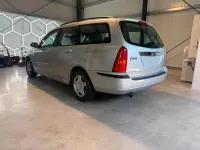 Gebraucht Ford Focus Ghia 101 PS (74 kW) 2002 Silber Limousine