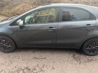 Gebraucht Kia Rio 90 PS (66 kW) 2014 Grau Kleinwagen