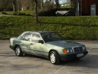 Second-hand Mercedes E200 118 CP (86 kW) 1989 Verde Berlinǎ
