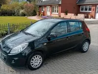 Gebraucht Hyundai i20 77 PS (56 kW) 2011 Schwarz Kleinwagen