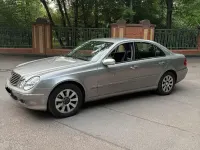 Używany Mercedes E320 204 KM (150 kW) 2005 Złoty Sedan/Limuzyna