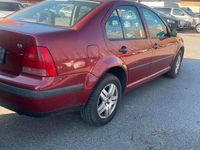 Usado VW Bora 101 HP (74 kW) 2000 Vermelho Sedan