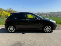 Gebraucht Peugeot 206 73 PS (53 kW) 2010 Schwarz Kleinwagen