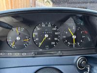 Brugt Mercedes E230 136 HK (100 kW) 1982 Hvid Sedan