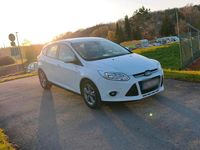 Gebraucht Ford Focus 101 PS (74 kW) 2014 Weiß Limousine