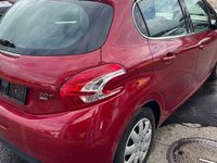 gebraucht Peugeot 208 Allure 1,6eHDI-automatic-aus der Schweiz