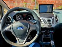 Gebraucht Ford Fiesta 82 PS (60 kW) 2010 Silber Kleinwagen